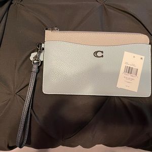 NWT Coach L Zip Wristlet